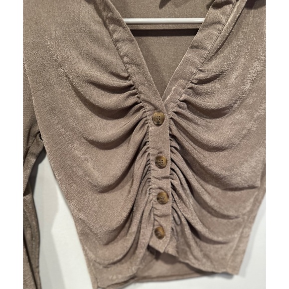 Forever 21 Long Sleeved Button Down Ruffled Gold Sparkle Crop Top - Picture 13 of 16